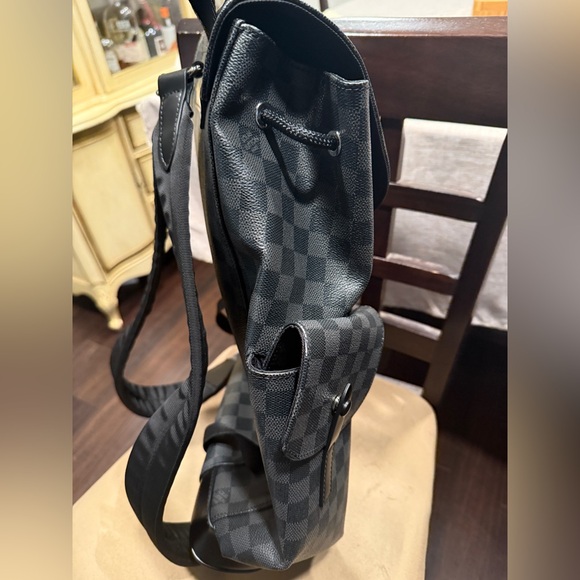 Louis Vuitton Christopher MM - Picture 9 of 16